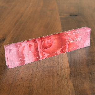 Romantische rote rosa Wasser Tropfen Namensschild Namensplakette