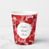Romantische Rote Rose Petals Floral Wedding Pappbecher (Vorderseite)