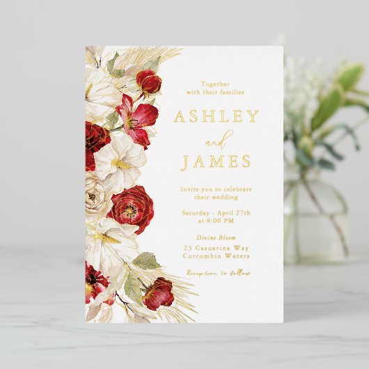 Romantische Rote Rosen auf der Goldfoilette Folieneinladung (Stehend vorne)