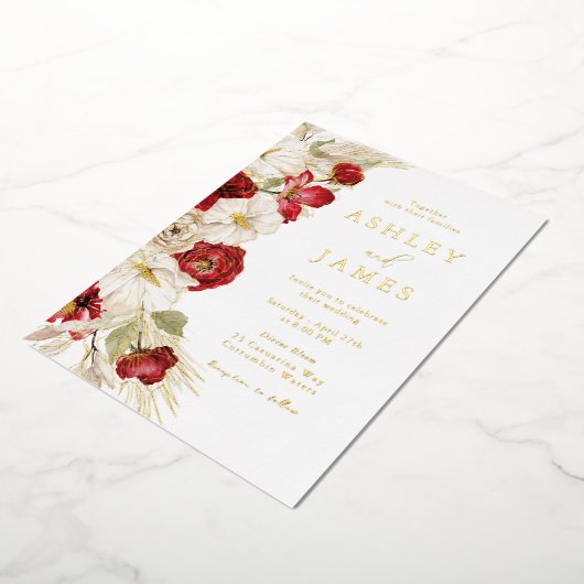 Romantische Rote Rosen auf der Goldfoilette Folieneinladung (Gedreht)