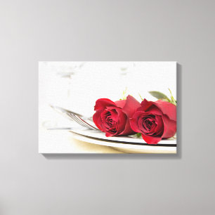 romantische rote Rosen auf einem Teller Leinwanddruck