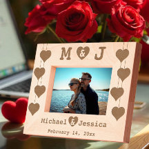 Romantische Sake mit Namen und Initialen