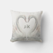 Romantische Schwäne Hochzeitspaare Monogram Kissen (Vorderseite)