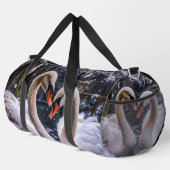 Romantische Schwäne im Winterwunderland Duffle Bag (Rechte Ecke)