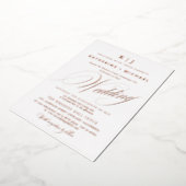 Romantische Script Calligraphy Monogram Gold Weddi Folieneinladung (Gedreht)