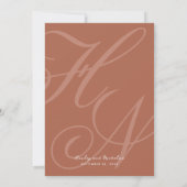 Romantische Script Monogram Terracotta Wedding Einladung (Rückseite)