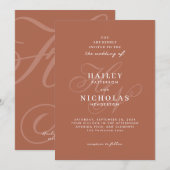 Romantische Script Monogram Terracotta Wedding Einladung (Vorne/Hinten)