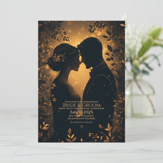 Romantische Silhouette mit elegantem Gold-Hintergr Einladung (Stehend Vorderseite)