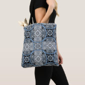 Romantische Spitze: Helle Abstrakte Printwerbung. Tasche (Von Nahem)