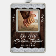 Romantische Spitzen und rustikale Holzlandschaft