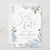 Romantische staubblaue Kalligraphie Save the Date (Vorderseite)