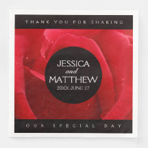 Romantische stilvolle Rote Rose Blumenhochzeit