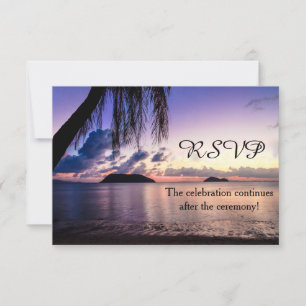 Romantische Strand-Hochzeit mit lila Sonnenunterga RSVP Karte