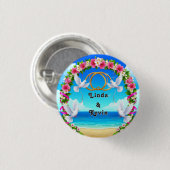 Romantische Strandszene mit Blumenbogen Button (Vorne & Hinten)
