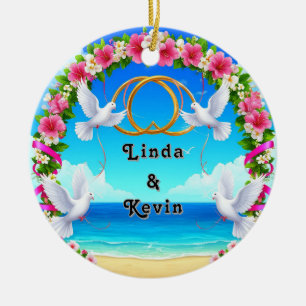 Romantische Strandszene mit Blumenbogen Keramik Ornament