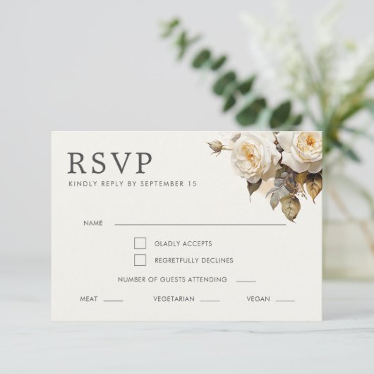 Romantische Vintage Rose Hochzeit RSVP Karte (Stehend Vorderseite)