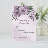 Romantische violette Blumen Grün Blätter Hochzeit RSVP Karte (Stehend Vorderseite)