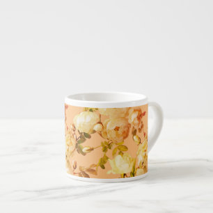 Romantische weiße Rosen auf orangefarbenem Hinterg Espressotasse