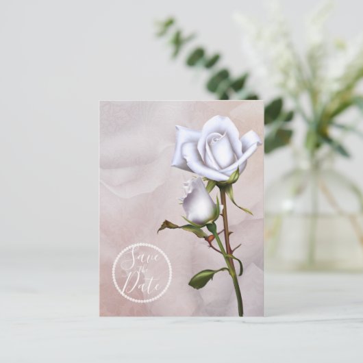 Romantische Weiße Rosen Elegant Save the Date Ankündigungspostkarte (Stehend Vorderseite)