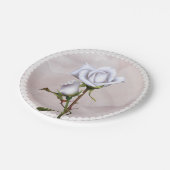 Romantische weiße Rosen Elegante Blumenhochzeit Pappteller (Schrägansicht)
