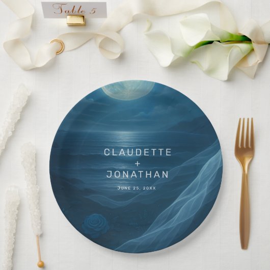 Romantischer blauer mondbeschienener Strand mit be Pappteller (Hochzeit)