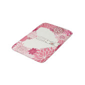 Romantischer Blumenhintergrund mit niedlichem Badematte (Schrägansicht)