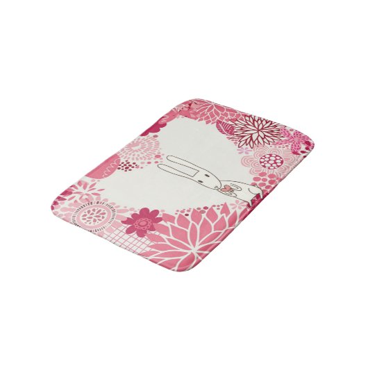 Romantischer Blumenhintergrund mit niedlichem Badematte (Schrägansicht)