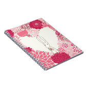 Romantischer Blumenhintergrund mit niedlichem Notizblock (Rechte Seite)