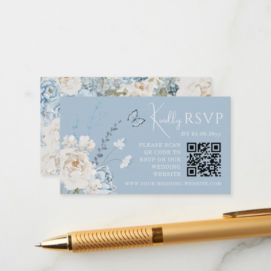 Romantischer Dusty Blue Floral Wedding RSVP QR Cod Begleitkarte (Vorderseite/Rückseite Beispiel)