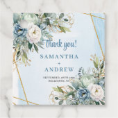 Romantischer Dusty Blue White Floral Gold Wedding  Geschenkanhänger (Vorderseite)