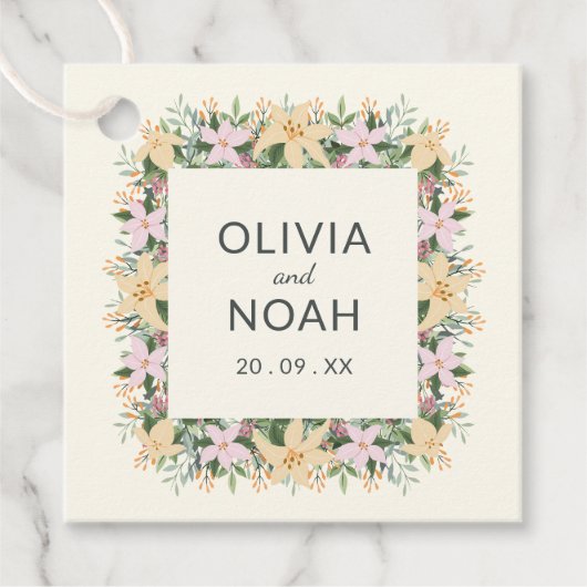 Romantischer floraler Hochzeitskranz Geschenkanhänger (Vorderseite)