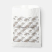 Romantischer Glam White Imitats Leather Geschenktütchen (Vorderseite)