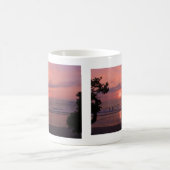 Romantischer hawaiianischer Sonnenuntergang Kaffeetasse (Mittel)