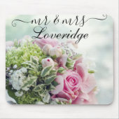 Romantischer Herr & Mrs. Pink Rose Floral Wedding Mousepad (Vorne)