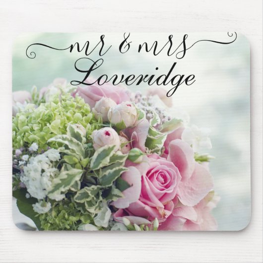 Romantischer Herr & Mrs. Pink Rose Floral Wedding Mousepad (Vorne)
