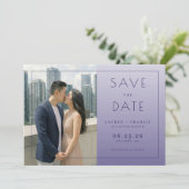 Romantischer Lavendel Zeitgenössisches Foto Save The Date (Stehend Vorderseite)