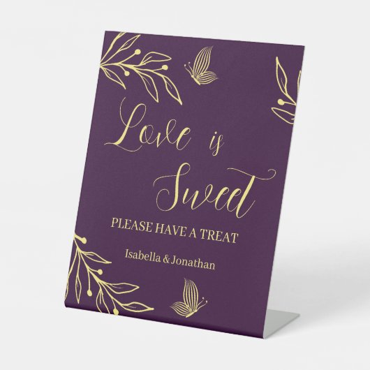 Romantischer lila Hochzeitstisch mit Goldblüte Lec Sockelschild (Vorderseite)
