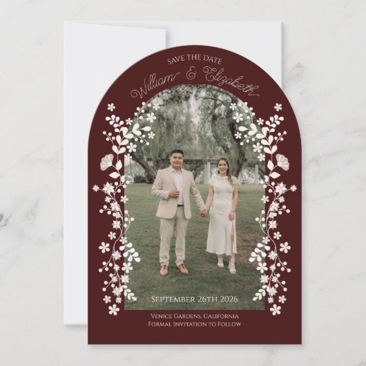 Romantischer Maroon Floral Arch Save the Date Einladung (Vorderseite)
