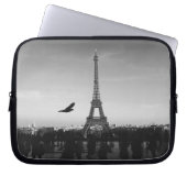 Romantischer Paris-Eiffelturm Schwarzweiss Laptopschutzhülle (Vorderseite)