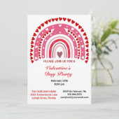 Romantischer Regenbogen-Valentinstag Herz-Party Einladung (Stehend Vorderseite)