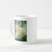 Romantischer See Schwimmen Weiße Schwäne Kaffeetasse (Vorderseite Links)