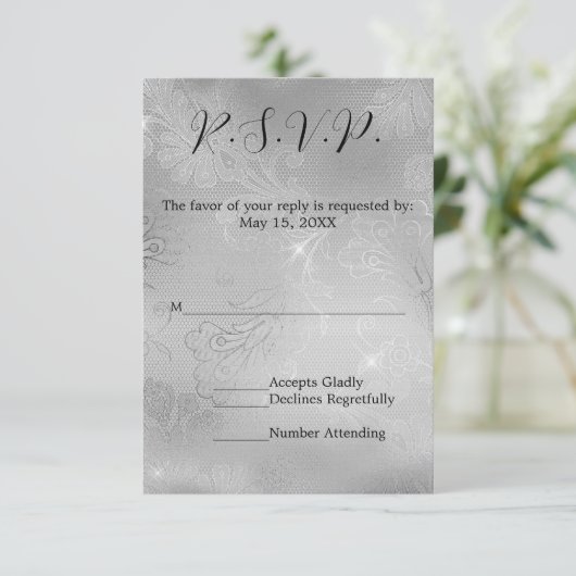 Romantischer Silberlace Wedding RSVP (Stehend Vorderseite)