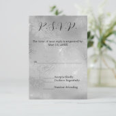 Romantischer Silberlace Wedding RSVP Karte (Stehend Vorderseite)