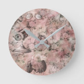 Romantischer Steampunk | Antikes Vintages Ephemera Runde Wanduhr (Vorderseite)