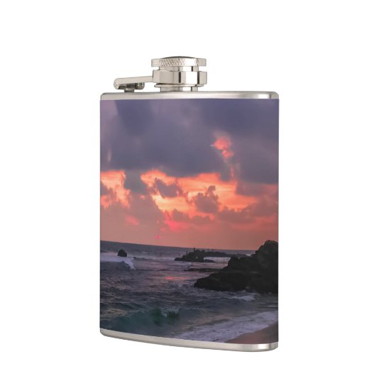 Romantischer Strand in Dusk Flachmann (Links)