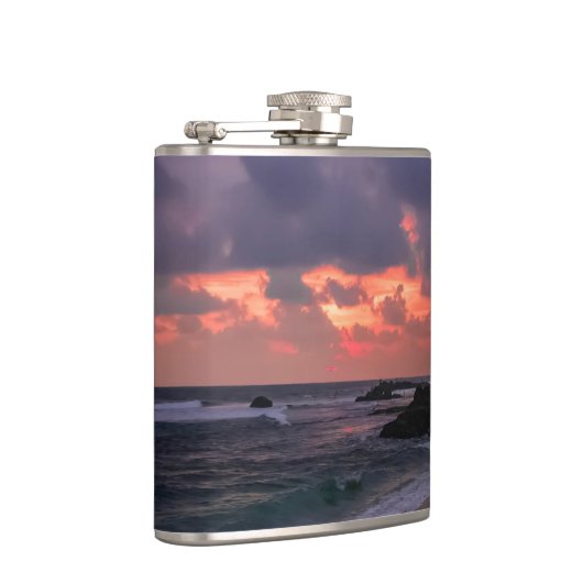 Romantischer Strand in Dusk Flachmann (Rechts)