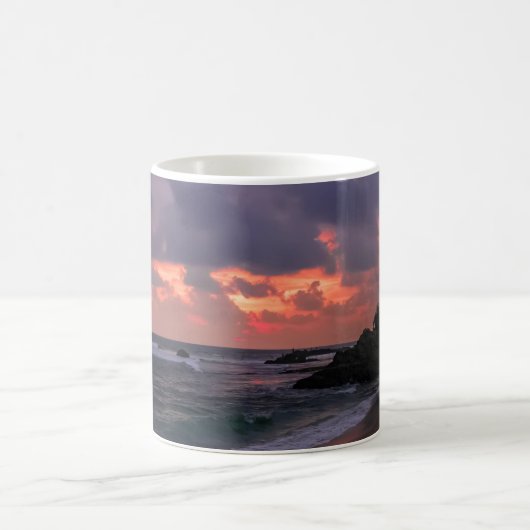 Romantischer Strand in Dusk Kaffeetasse (Mittel)