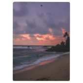 Romantischer Strand in Dusk Klemmbrett (Rückseite)