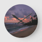Romantischer Strand in Dusk Runde Wanduhr (Vorderseite)