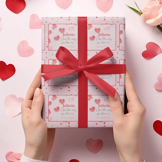 Romantischer Valentinstag zwischen Rosa und Rotem Geschenkpapier
